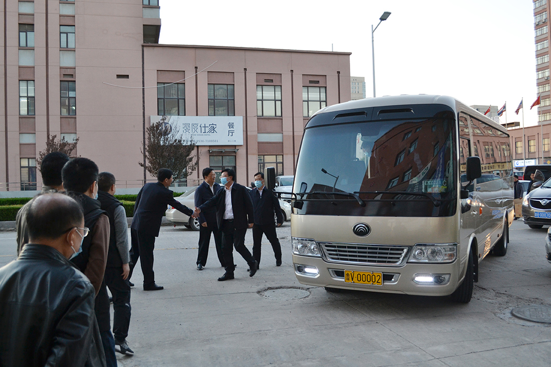 濰坊市委副書記、市長(zhǎng)劉運(yùn)一行4人蒞臨山東中凱濰坊市進(jìn)口冷鏈集中監(jiān)管專倉參觀督導(dǎo)疫情防控工作